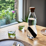 Carafe filtrante en verre au charbon actif Binchotan - Black &amp; Blum
