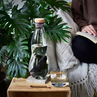 Carafe filtrante en verre au charbon actif Binchotan - Black &amp; Blum