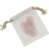 Gua Sha en Pierre Quartz Rose avec housse Hersée Hersée Paris 9