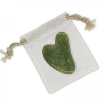 Gua Sha en Pierre de Jade Vert avec housse Hersée Hersée Paris 9