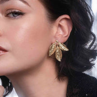 Boucles d'oreilles Tria Fylla martelé doré Hersée Hersée Paris 9