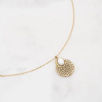 Collier pendentif Eileithyie doré ajouré perle d'eau douce Hersée Hersée Paris 9