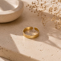 Bague Calliopée anneau effet zébré doré ajustable Hersée Hersée Paris 9