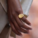 Bague Elipsi chevalière ovale dorée ajustable Hersée Hersée Paris 9