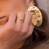Bague Kyma vague martelée dorée Hersée Hersée Paris 9
