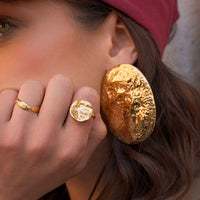 Bague Kyma vague martelée dorée Hersée Hersée Paris 9