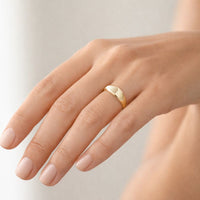 Bague Sphaira chevalière lisse dorée ajustable Hersée Hersée Paris 9