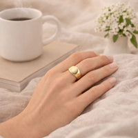Bague Sphragis chevalière ronde dorée ajustable Hersée Hersée Paris 9