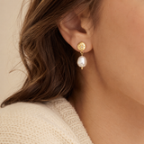 Boucles d'oreilles Polaris dorée et perle d'eau douce Hersée Hersée Paris 9