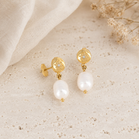 Boucles d'oreilles Polaris dorée et perle d'eau douce Hersée Hersée Paris 9