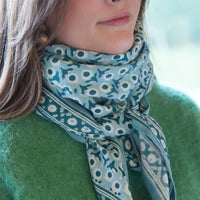 Foulard Miraj indigo à motif floral indien en coton - Bonheur du Jour Paris Bonheur du Jour Paris Hersée Paris 9