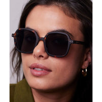 Lunettes de soleil carrées oversize #Office Sun – Izipizi Izipizi Hersée Paris 9